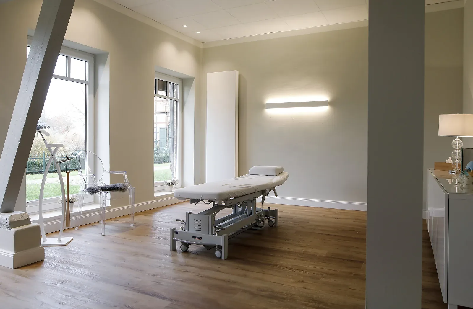 Ruhiger Behandlungsraum der Praxis für Osteopathie Tobias Knop in Gütersloh