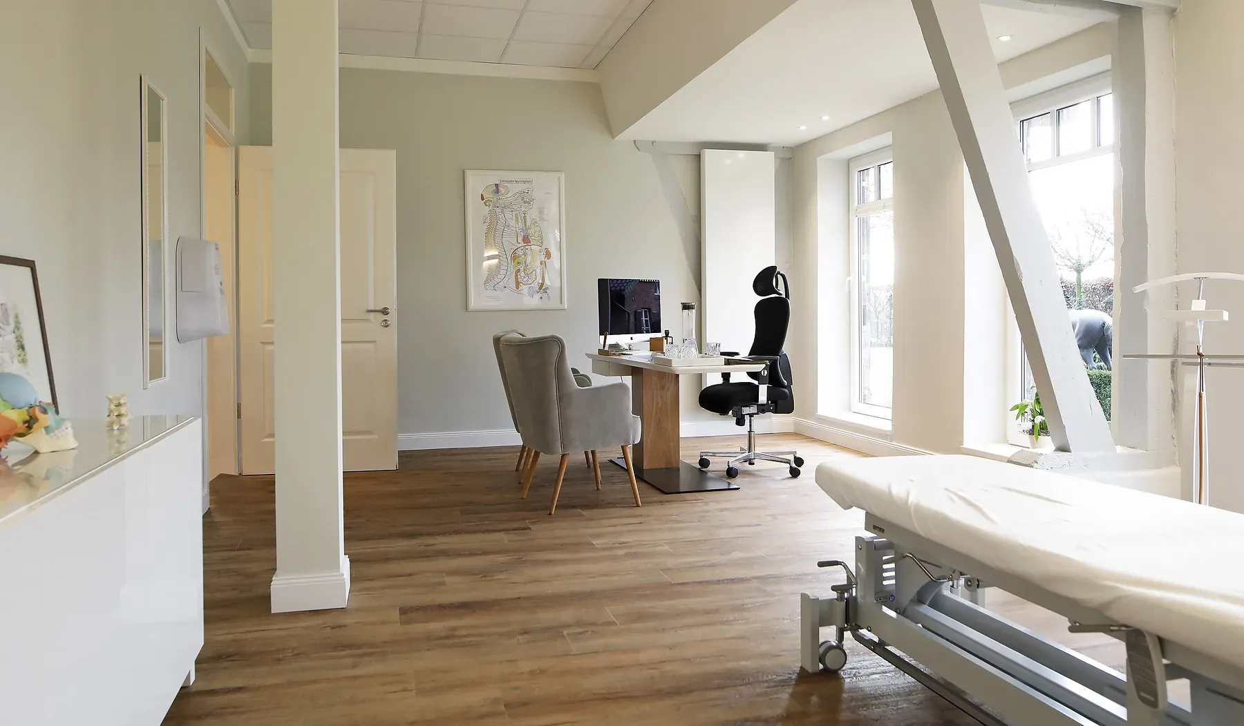 Heller, ruhiger Praxisraum der Praxis für Osteopathie Tobias Knop in Gütersloh-Avenwedde
